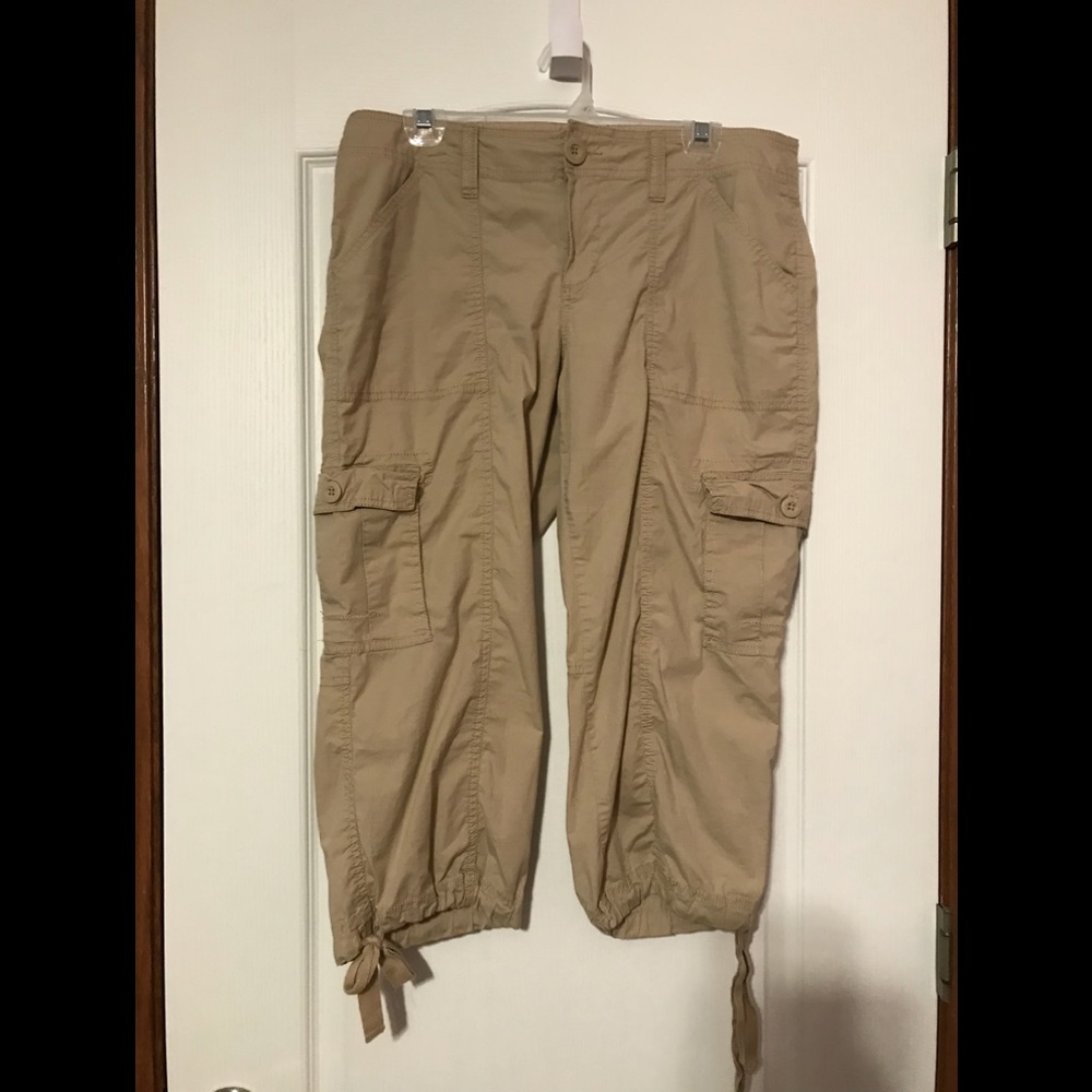 Old Navy Mid-rise Capris 12